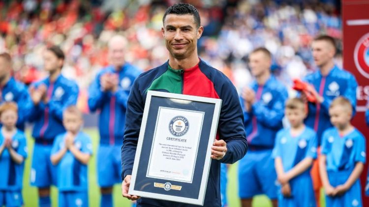 Ronaldo "Ginnesin Rekordlar Kitabı"na düşüb