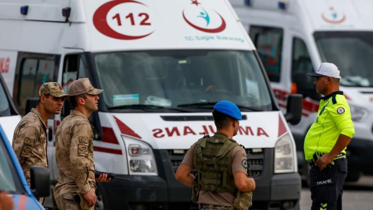 Türkiyədə yüzlərlə insan toyuq şaurmasından zəhərlənib Türkiyədə yüzlərlə insan toyuq şaurmasından zəhərlənib