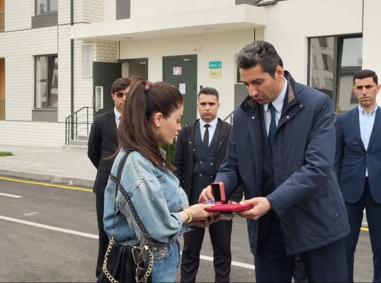 Növbəti köç karvanı Suqovuşana çatdı, mənzillərin açarları təqdim olundu- FOTO  Növbəti köç karvanı Suqovuşana çatdı, mənzillərin açarları təqdim olundu- FOTO