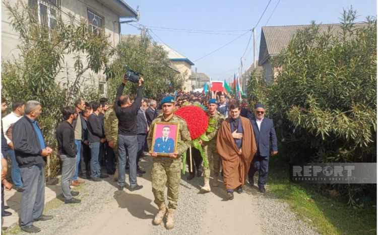 Cəbrayılda həlak olan hərbçi Əsgər Musazadə Lənkəranda dəfn edilib - FOTO Cəbrayılda həlak olan hərbçi Əsgər Musazadə Lənkəranda dəfn edilib - FOTO