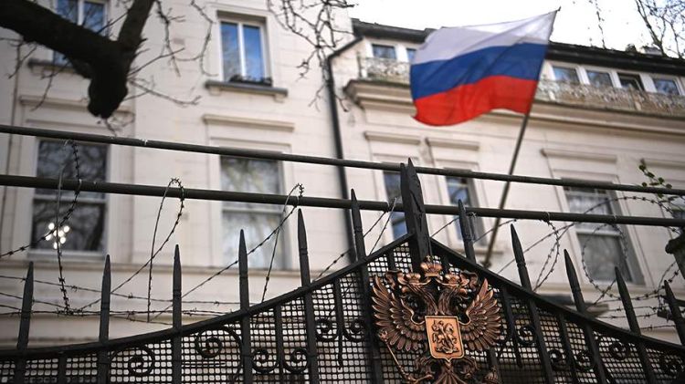 Rusiya səfirliyi Böyük Britaniyanın yeni sanksiyalarını mənasız hesab edir Rusiya səfirliyi Böyük Britaniyanın yeni sanksiyalarını mənasız hesab edir