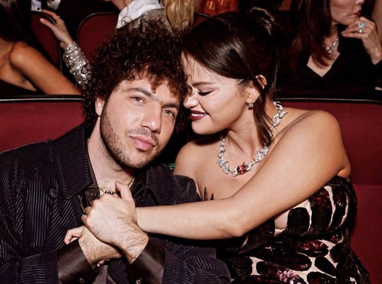 Selena Qomezin nişanlısı müğənninin qəribə hərəkətindən danışıb