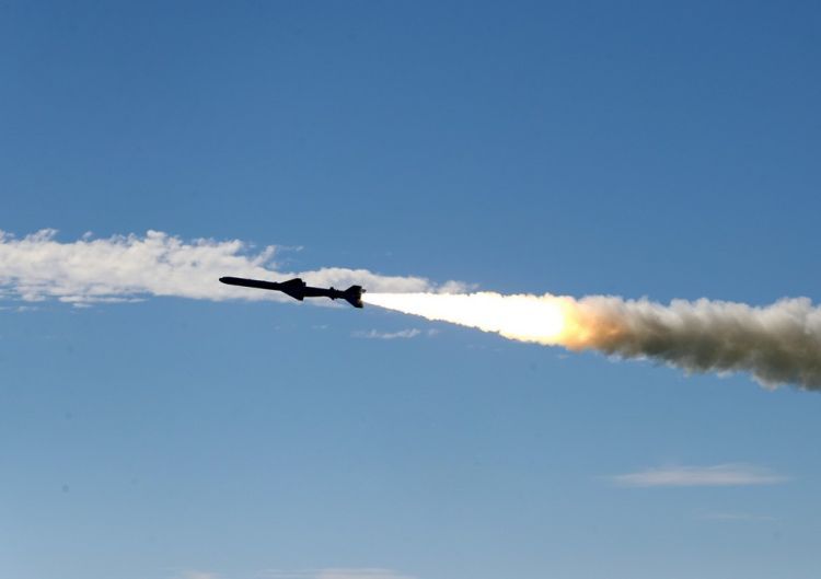 Husilər İsrail aviabazasına raket hücumu ediblər