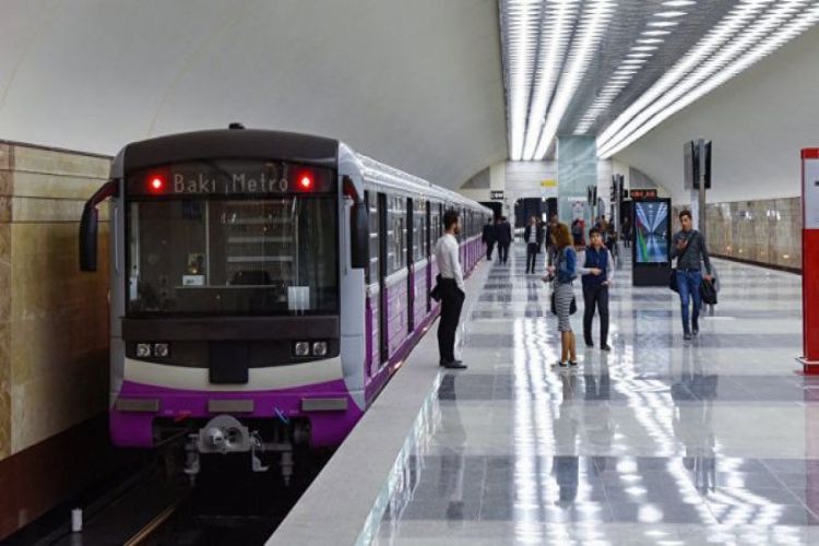 Bakı metrosunda enejinin verilişində məhdudiyyətlər yaranıb, qatarların hərəkəti gecikir