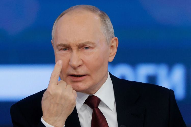 Putin həyatında ilk dəfə nə vaxt diz çökdüyünü açıqlayıb