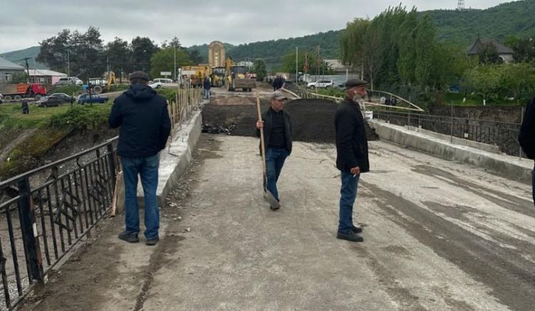 Qubada uçan körpü müvəqqəti təmir olundu - FOTO