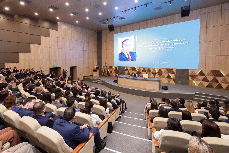 Nazirlikdə Ulu Öndərin 102-ci ildönümünə həsr olunmuş tədbir keçirilib