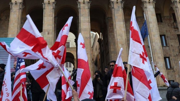 Gürcüstandakı aksiyaların 160-cı günü: Etirazçılar yenidən parlament binasının qarşısında