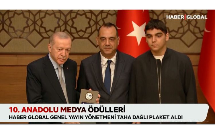 Ərdoğan "Haber Global"a mükafat təqdim edib - VİDEO