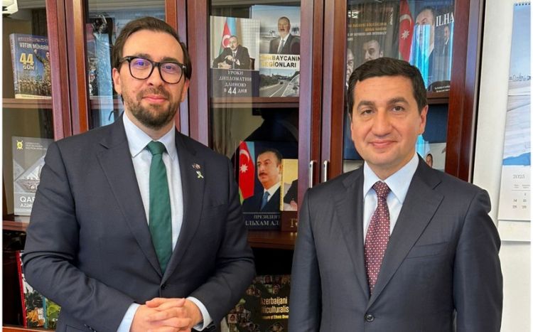 Hikmət Hacıyev NATO nümayəndəsi ilə görüşüb