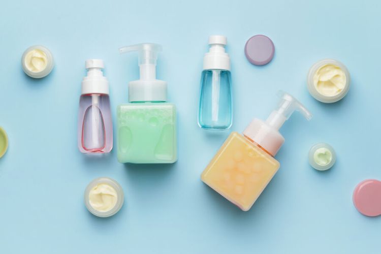 Bir çox kosmetik vasitələrdə təhlükəli maddə var - Alimlər çağırış edir