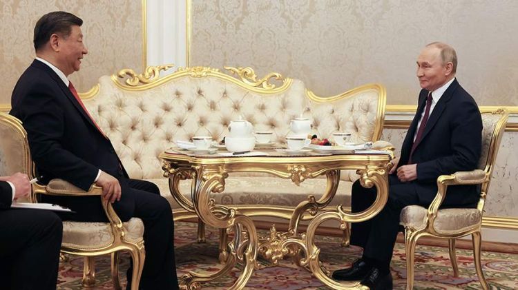 Putin və Si Cinpinin çay süfrəsi arxasında -  VİDEO