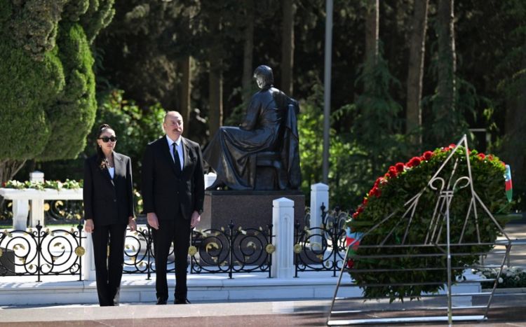Prezident və birinci xanım Ulu Öndər Heydər Əliyevin məzarını ziyarət ediblər