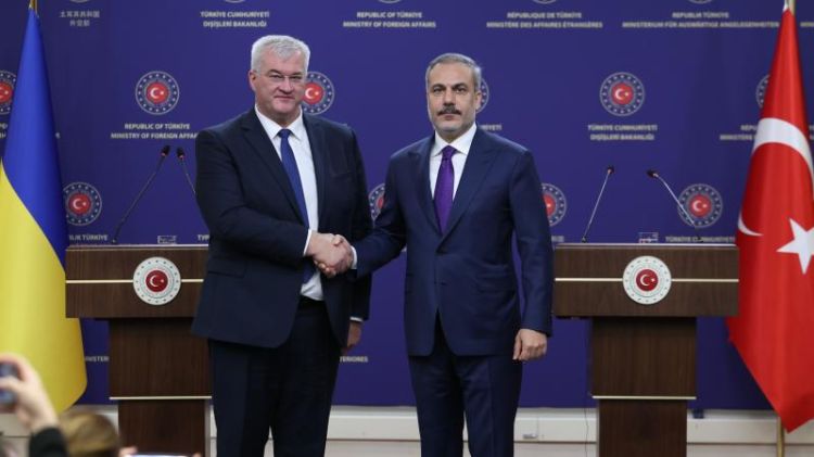 Hakan Fidan ukraynalı həmkarı ilə görüşüb
