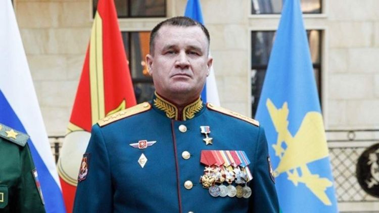 Moskva ofisində qadın özünü partlatmaqla hədələyib