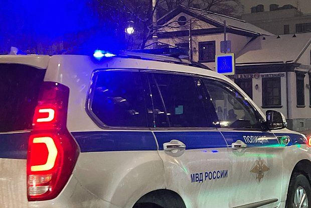 Moskva ofisində qadın özünü partlatmaqla hədələyib