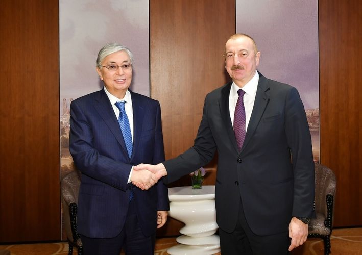 Prezident İlham Əliyev Tokayevi ad günü münasibətilə təbrik edib