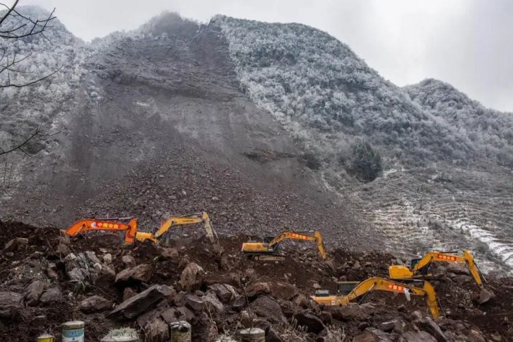 Çində torpaq sürüşməsi baş verib:  ölənlər var