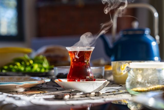 Kimlər çox çay içməkdən çəkinməlidir?