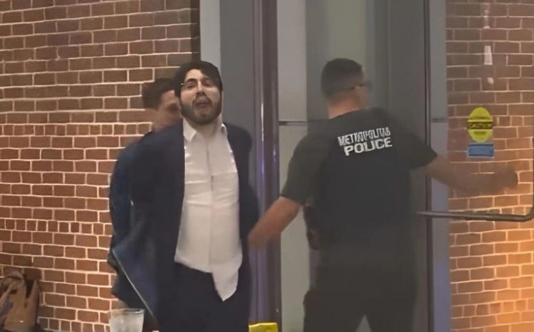 Vaşinqtonda atəş açmaqda şübhəli bilinən  şəxs saxlanılıb