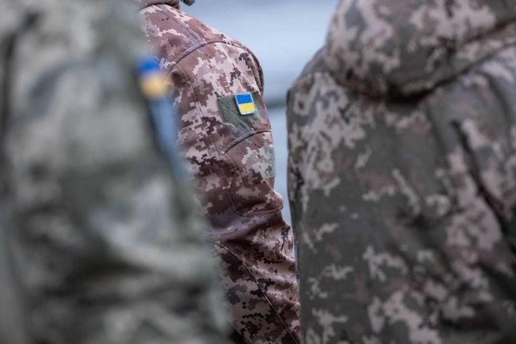 Ukraynada hərbi komissarlığın qarşısında növbə yaranıb