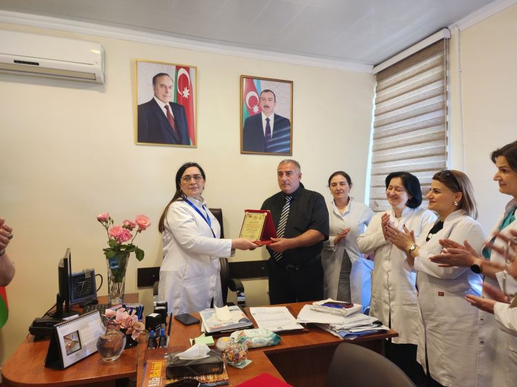 "Qarabağ Qaziləri" 12 saylı uşaq poliklinikasının baş həkimi Fəridə Şamilovanı təltif edib - FOTO