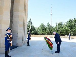 Andrey Sibiqa Bakıda Zəfər parkını və Şəhidlər xiyabanını ziyarət edib - FOTO