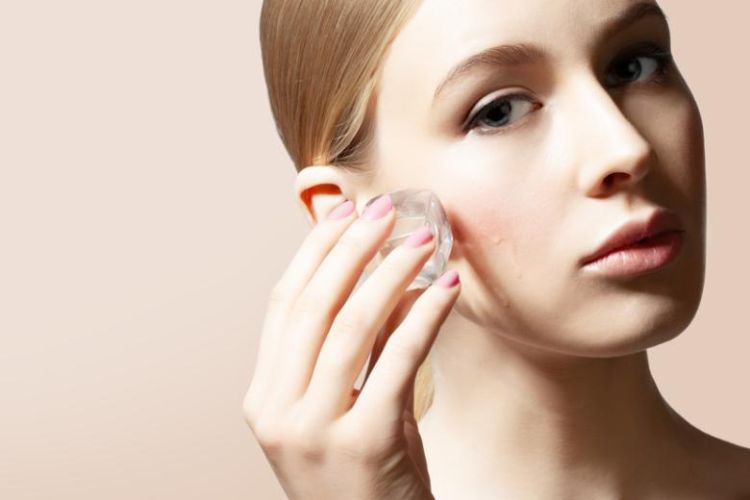 Dermatoloq üzə buz vannasının zərərini izah edib