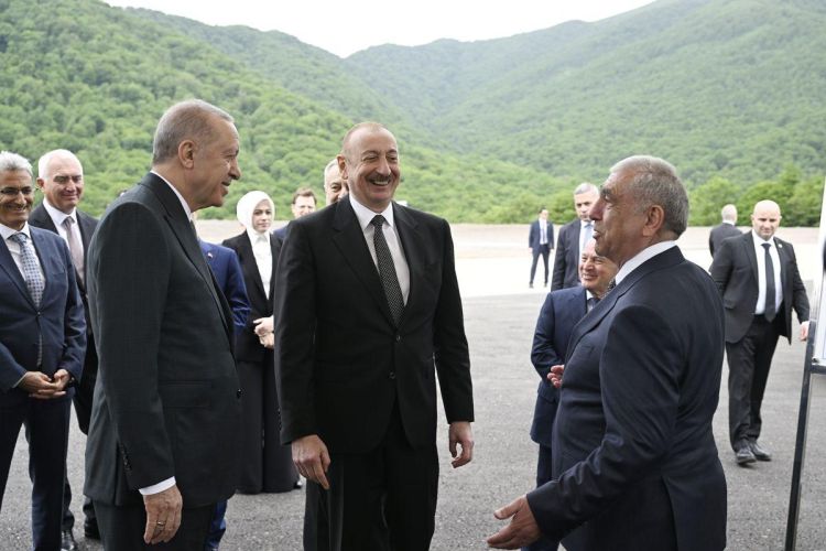 Azərbaycan və Türkiyə liderləri Kəlbəcər-Laçın avtomobil yolunda görülən işlərlə tanış olublar