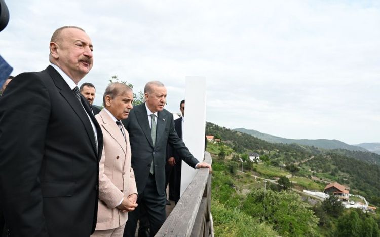 İlham Əliyev, Ərdoğan və Şahbaz Şərif Laçın şəhərində seyrəngahda olublar - FOTO