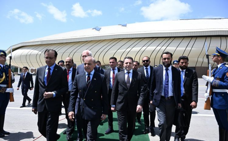 Şahbaz Şərifin Azərbaycana səfəri başa çatıb