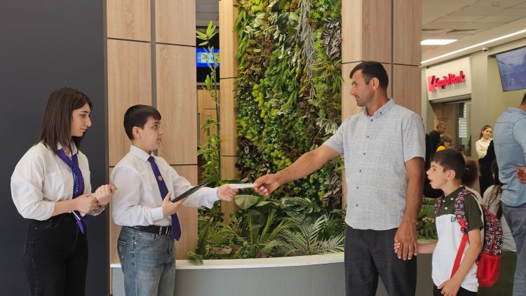 Qarabağ “DOST Evi”nin benefisiarları olan uşaqlar DOST Mərkəzi əməkdaşlarını əvəzləyiblər - FOTO