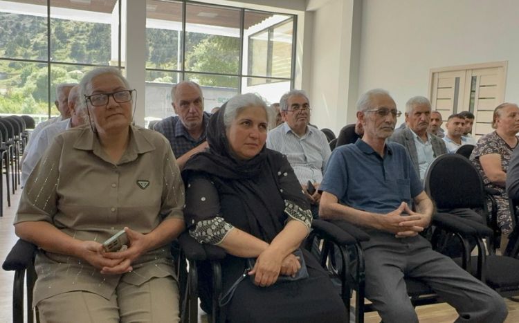 Bakıdan Laçının Bəylik kəndinə yola salınan köç çatıb, mənzillərin açarları təqdim edilib - YENİLƏNİB