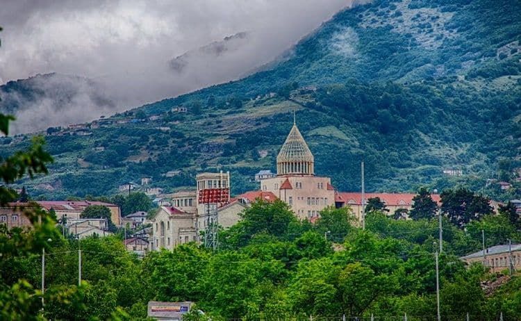 Xankəndi, Xocalı və Ağdərədə qanunsuz tikililər sökülür