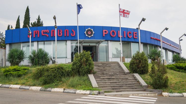 Gürcüstana odlu silahla qanunsuz daxil olan əcnəbi saxlanılıb