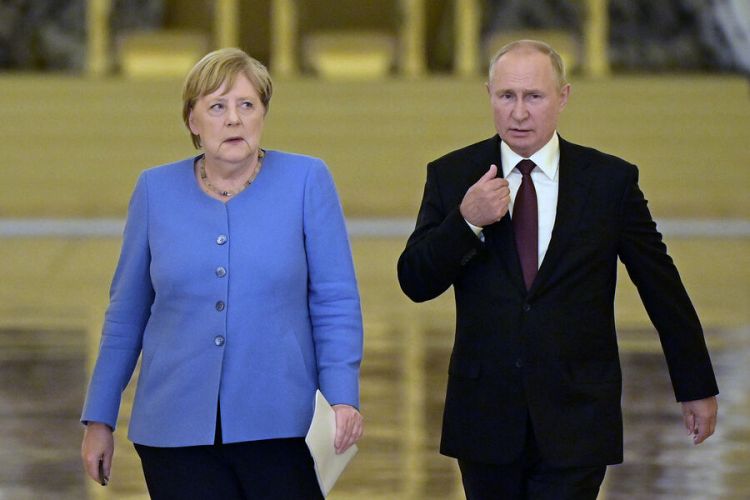Merkel Putinə qarşı "cavab"ın nə olduğunu açıqlayıb