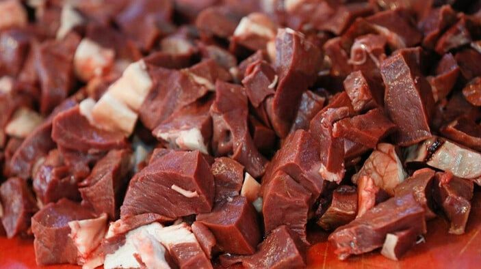 Qurban ətini paylayanda sümük vermək olmaz! -  VACİB NÜANSLAR
