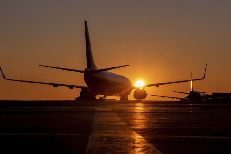 Ləğv edilmiş reyslərə görə Azərbaycan vətəndaşları İrəvanda, Ermənistan vətəndaşları isə Bakıda aeroportda qalmalı olub
