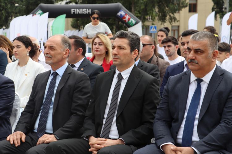 “Sağlamlığa doğru qaç”: Səhiyyə işçiləri Xankəndidə yürüşə qatılıblar - FOTO