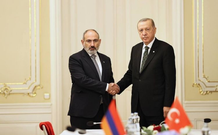 Ərdoğanla Paşinyan arasında görüş başlayıb