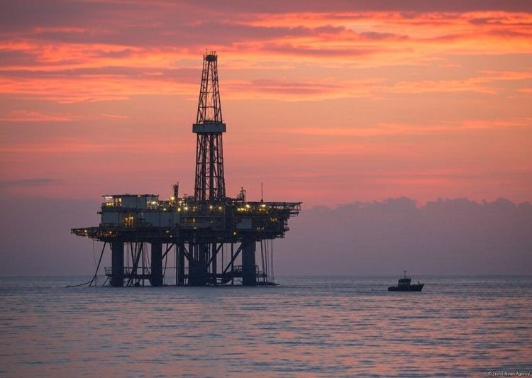 Hörmüz boğazının bağlanması riskləri fonunda ING neft qiymətləri ilə bağlı proqnozlarını dəyişib