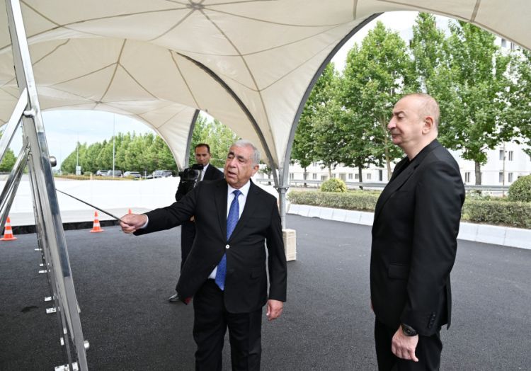 Prezident Bakı-Ələt-Qazax-Gürcüstan ilə dövlət sərhədi magistral yolunda görülən işlərlə tanış olub