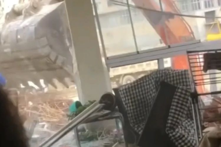 Alatavada qanunsuz söküntü ilə bağlı həbs edilən ekskavator sürücüsü azadlığa buraxılıb, işə xitam verilib -  YENİLƏNİB