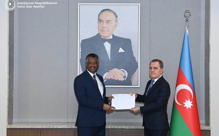 Sudanın yeni səfiri etimadnaməsinin surətini Ceyhun Bayramova təqdim edib