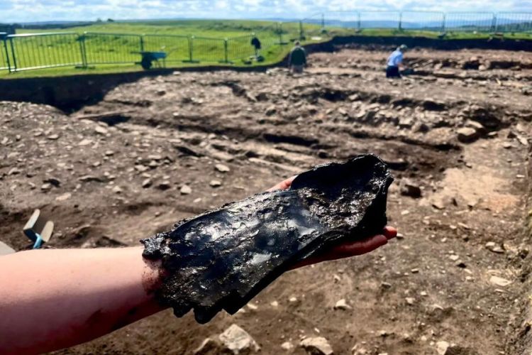 Arxeoloqlar 2000 illik yaşı olan Roma ayaqqabısı tapıblar