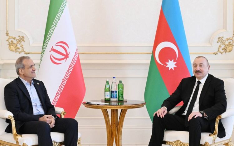 İlham Əliyev iranlı həmkarı ilə danışıb