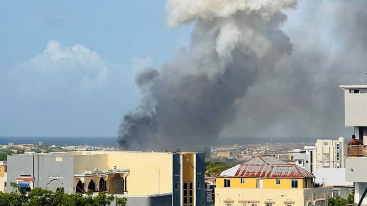 Somalidə göyərtəsində 8 nəfərin olduğu helikopter qəzaya uğrayıb