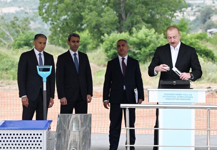 İlham Əliyev Xankəndi Dəmir Yolu və Avtovağzal Kompleksinin təməlini qoyub - FOTO