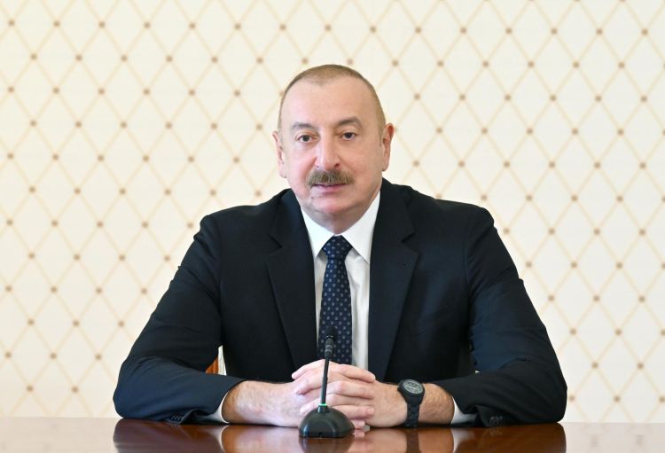 Prezidentin "X" hesabında İƏT-in 17-ci Zirvə görüşündən görüntülər paylaşılıb - VİDEO