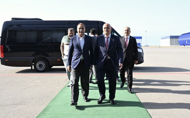 Sərdar Ayaz Sadiq Azərbaycana rəsmi səfərə gəlib